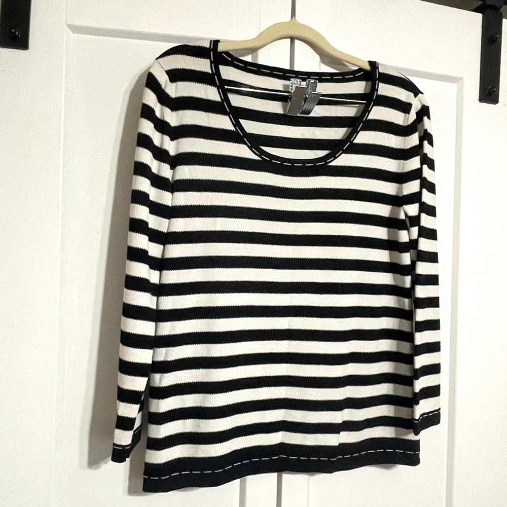 White & Black Boxy Knit Top Round Collar Faux Stitch Detail M/L Stretch - Picture 8 of 9